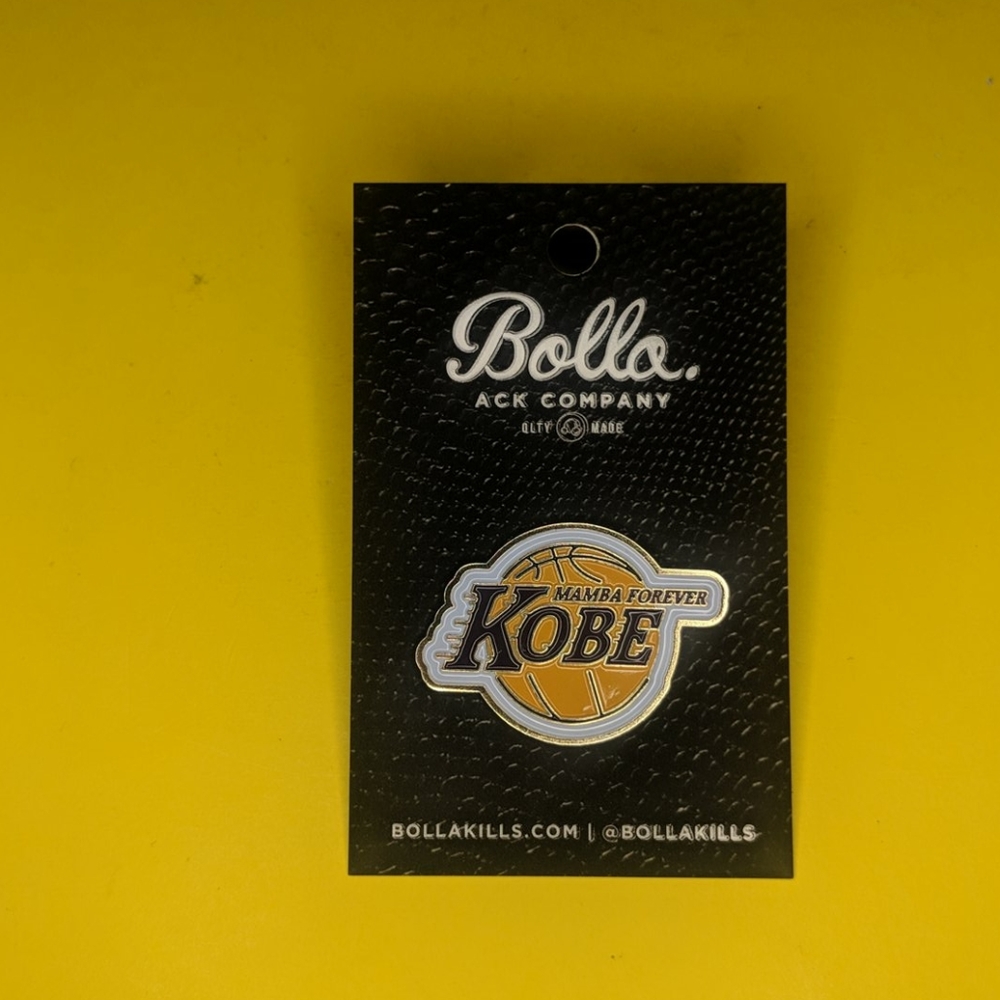 Mamba Forever Kobe Bryant Tribute Pin - Picture 2 of 2